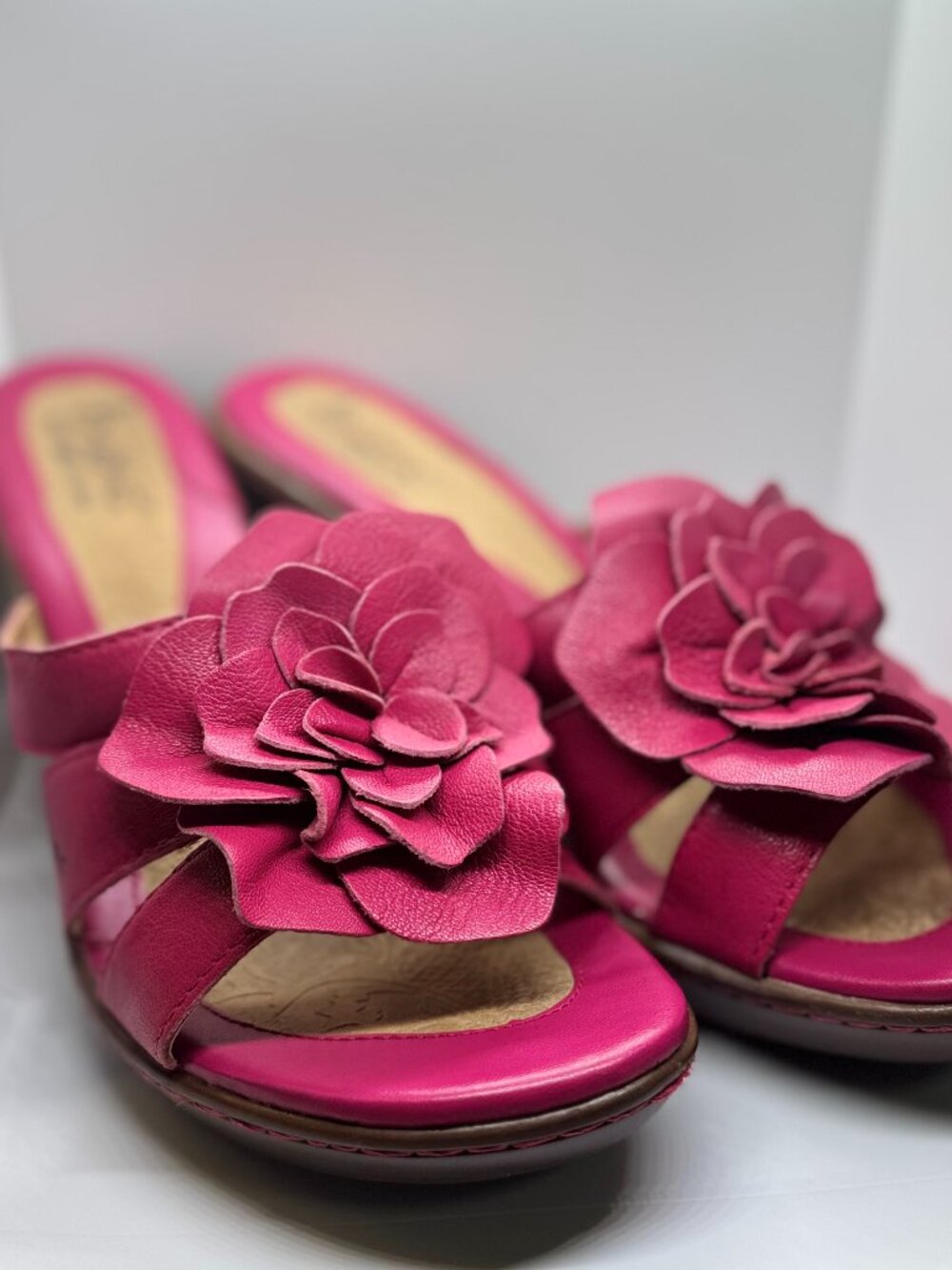 BOC fuschia pink leather flower wedge sandals  Size 9